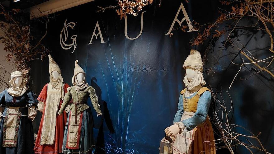 Errenteria acoge los trajes de ‘Gaua’, de Paul Urkijo