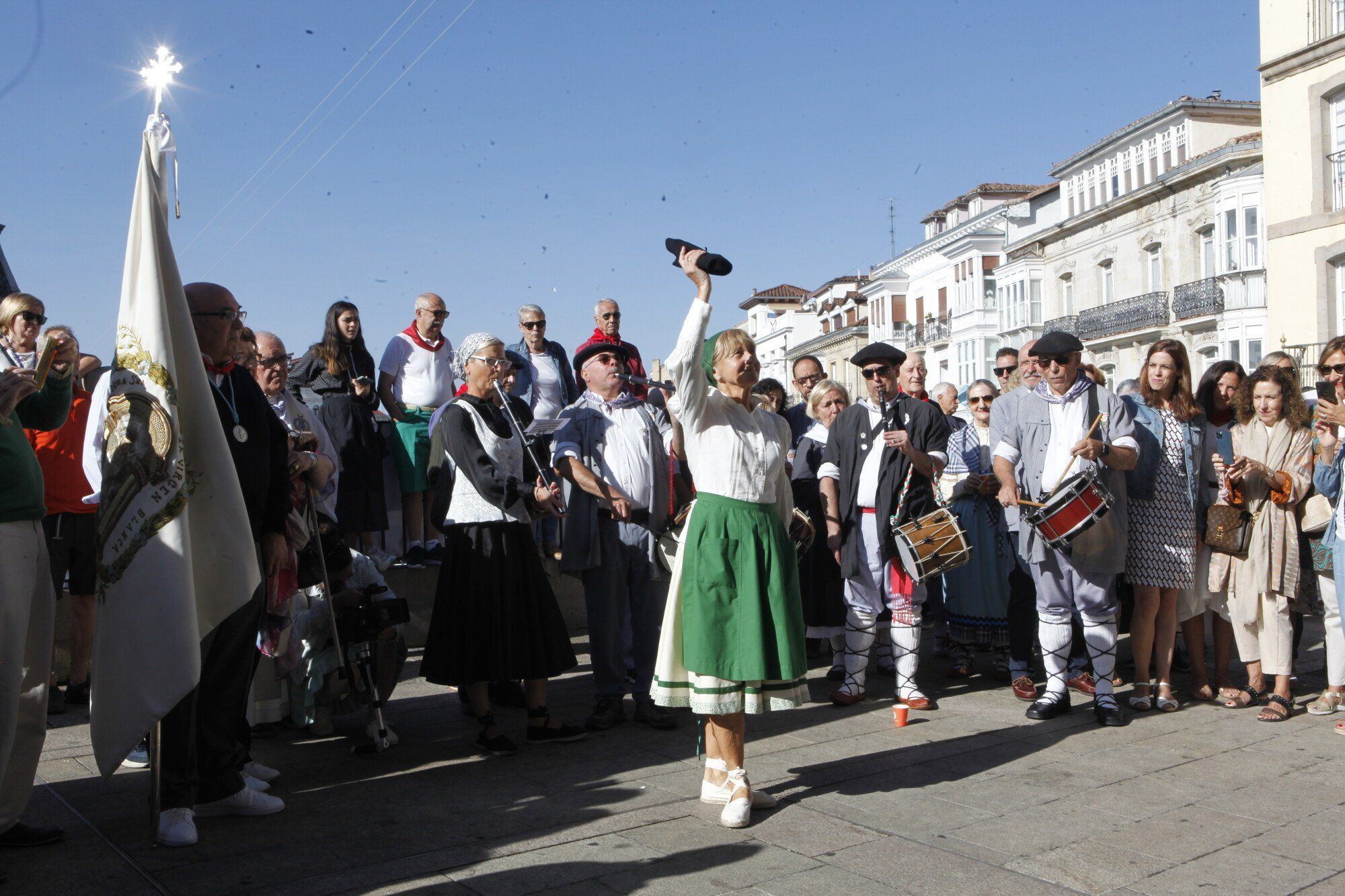 Los blusas y neskas veteranos ya disfrutan de su día en La Blanca