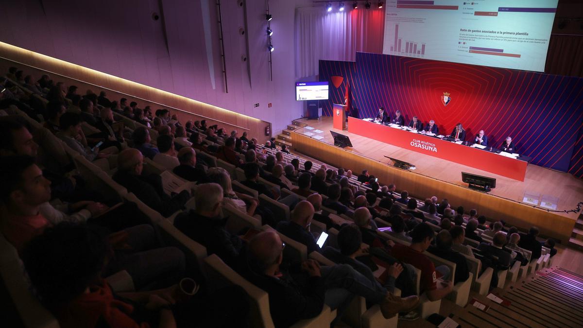 Un momento de la jornada de asambleas de Osasuna celebradas el año pasado