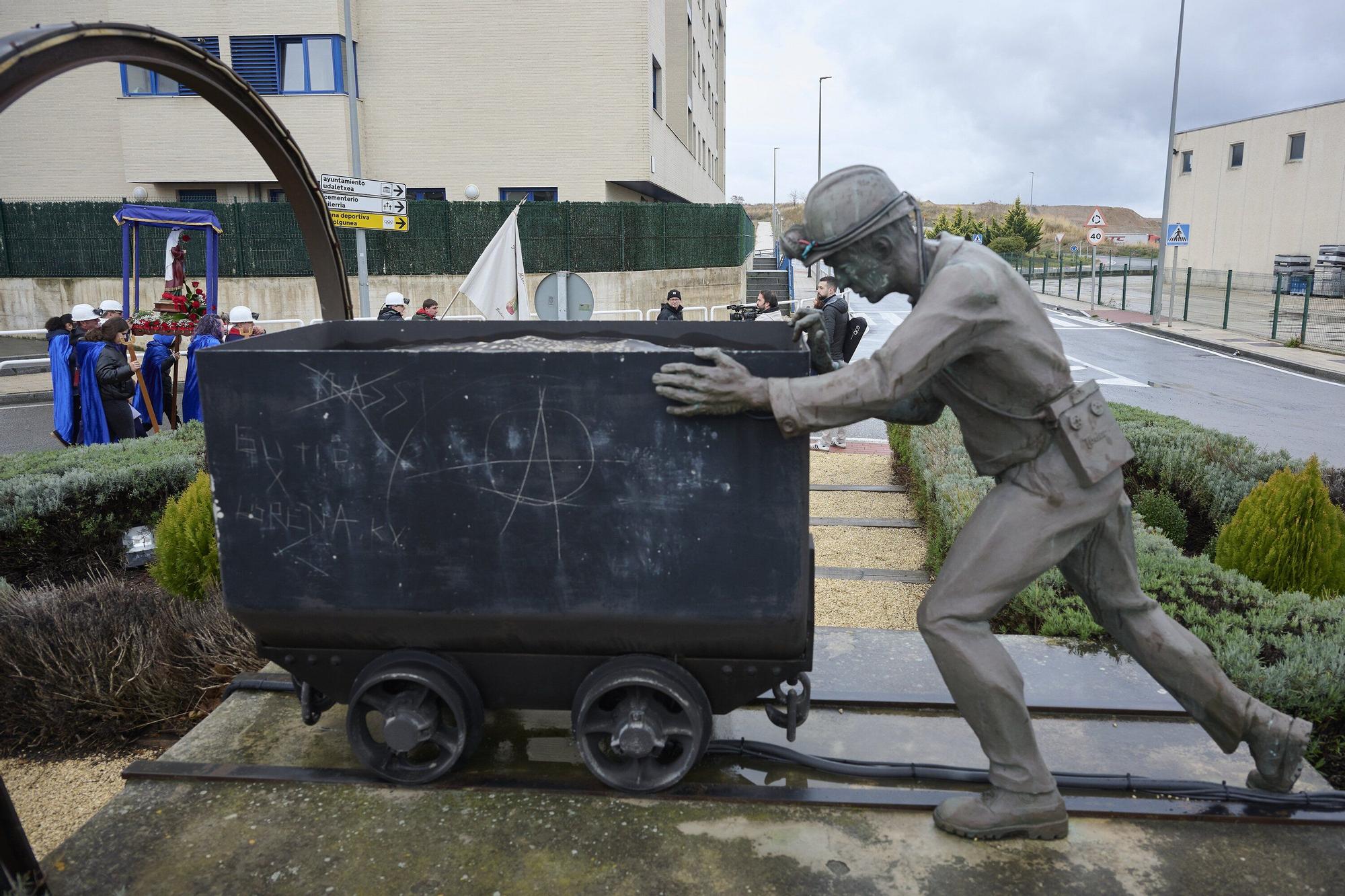 Fotos de la procesión en Beriáin de Santa Bárbara, patrona de los mineros
