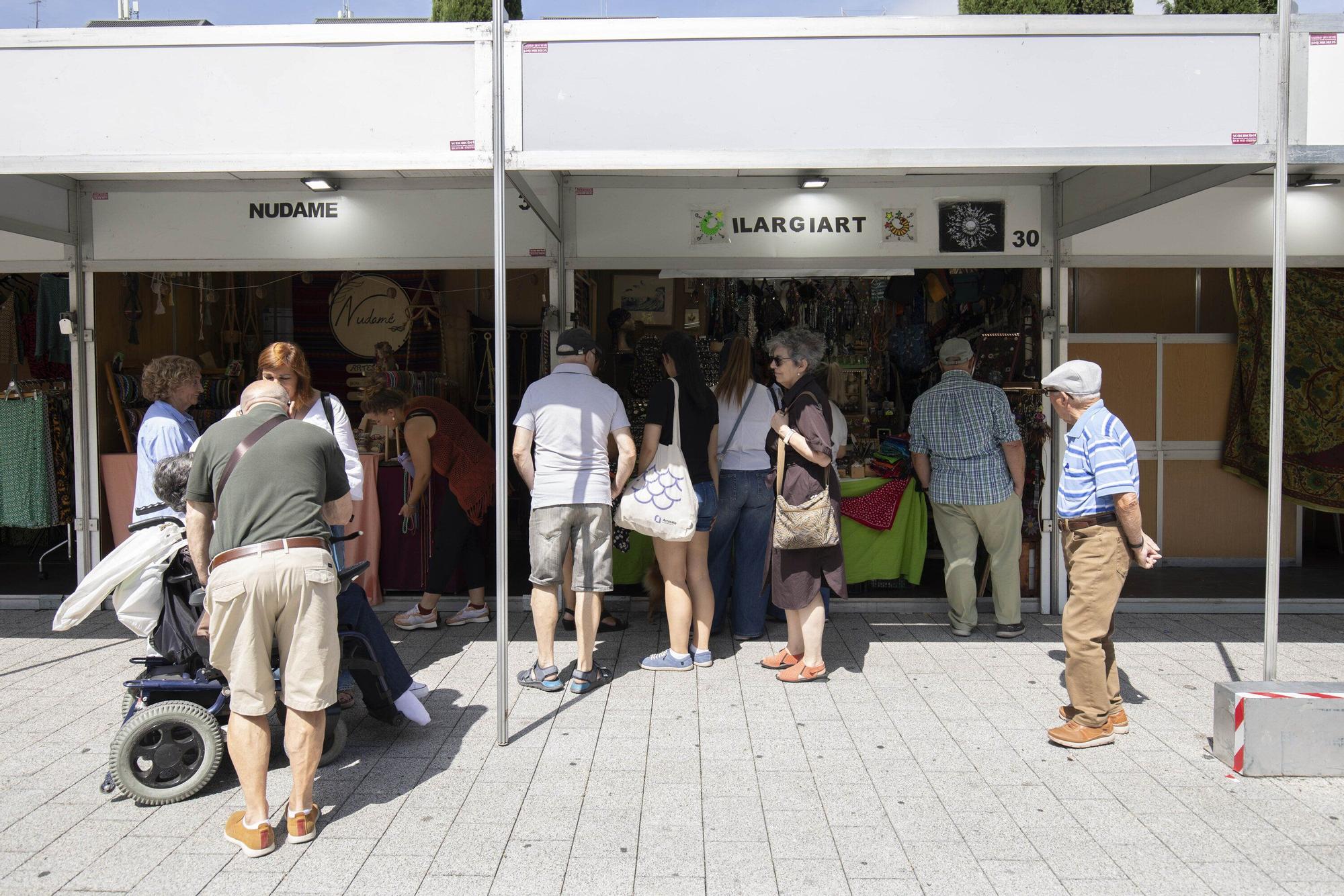 En imágenes: La plaza Santa Bárbara acoge la feria de La Blanca