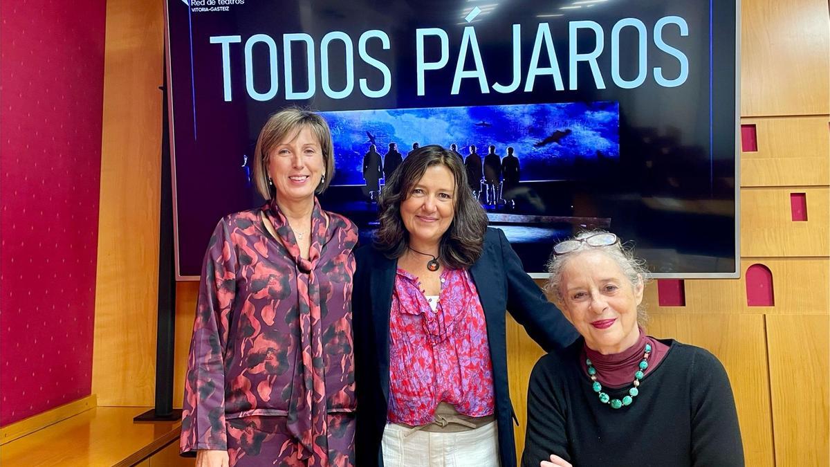 Sonia Díaz de Corcuera, Marta Monfort y Vicky Peña, este jueves en la presentación de &#039;Todos pájaros&#039;