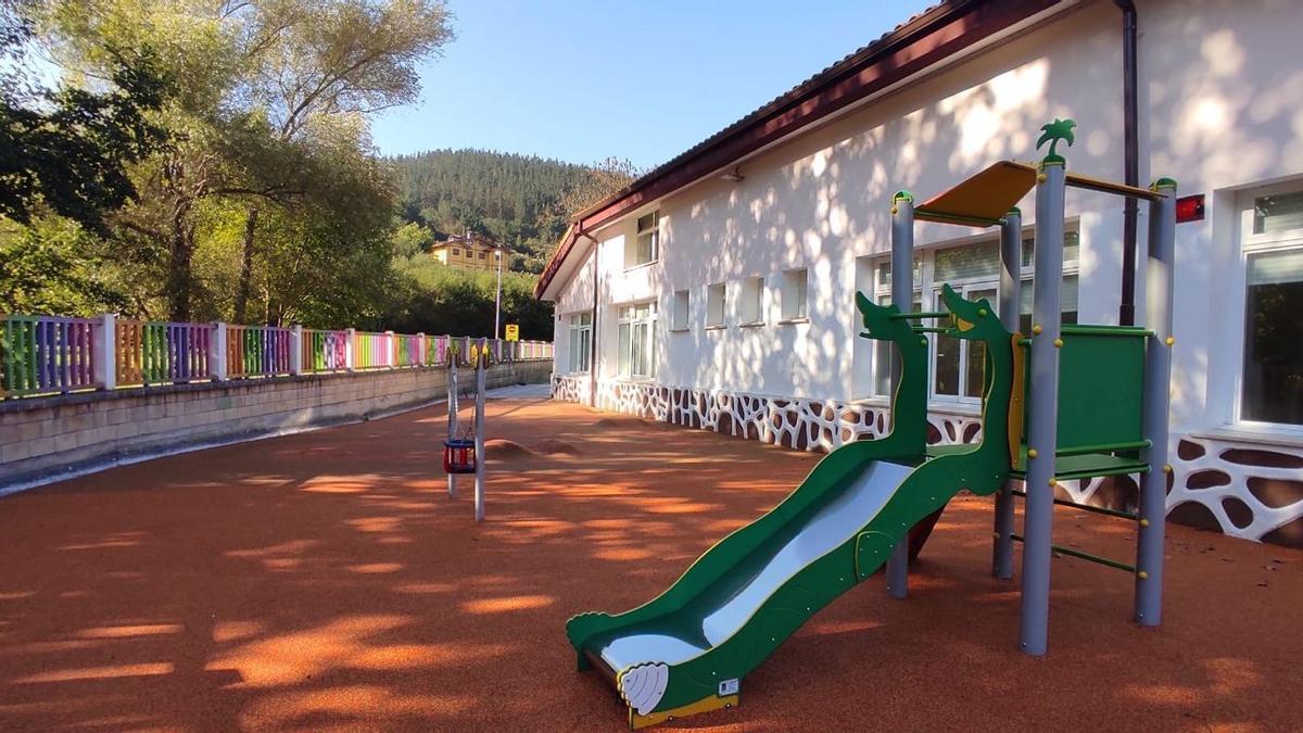 Una de las zonas del nuevo patio escolar de Igorre
