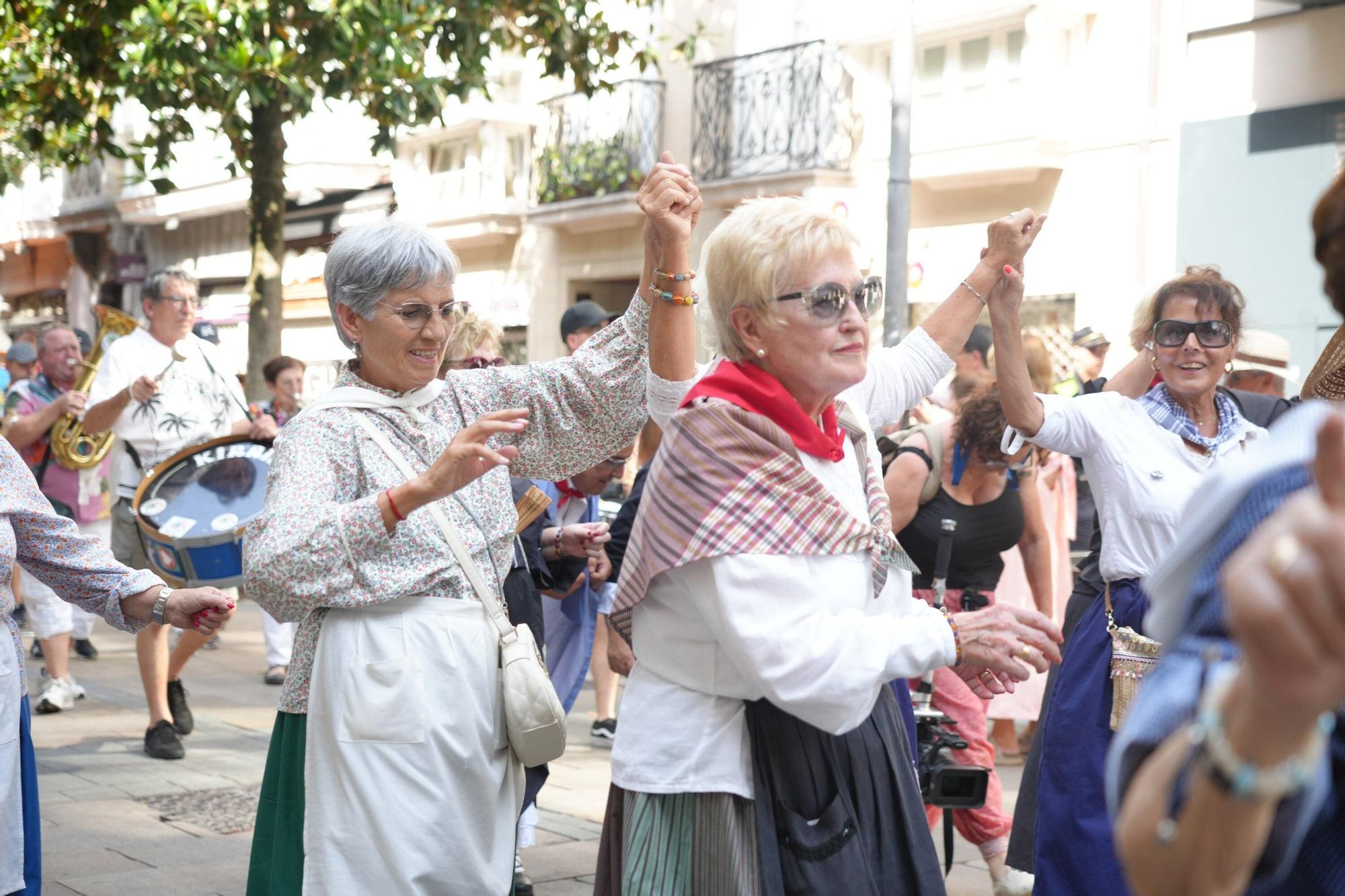 En imágenes: Blusas y neskas veteranos celebran su día grande en La Blanca
