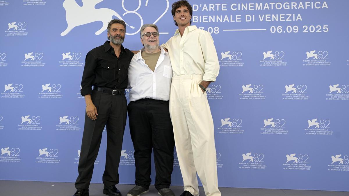 Oscar Isaac, Guillermo del Toro y Jacob Elordi presentan Frankenstein en el Festival de Venecia