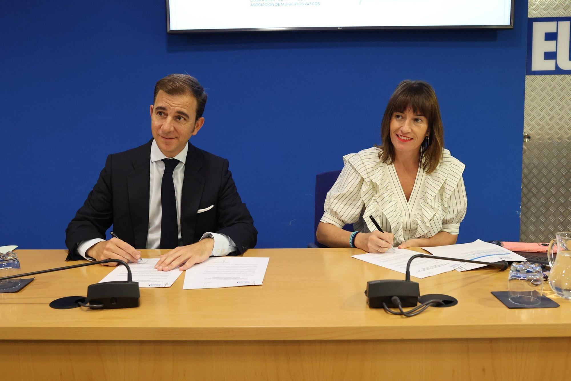 En imágenes: firma del convenio entre COFBi y EUDAL