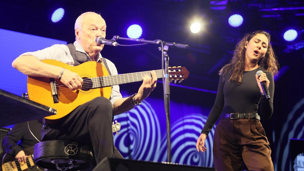 Toquinho y Camilla Faustino en el polideportivo