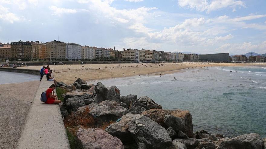 Carta del padre de una joven rescatada en la Zurriola: &quot;Mi hija mantuvo la calma simplemente flotando&quot;