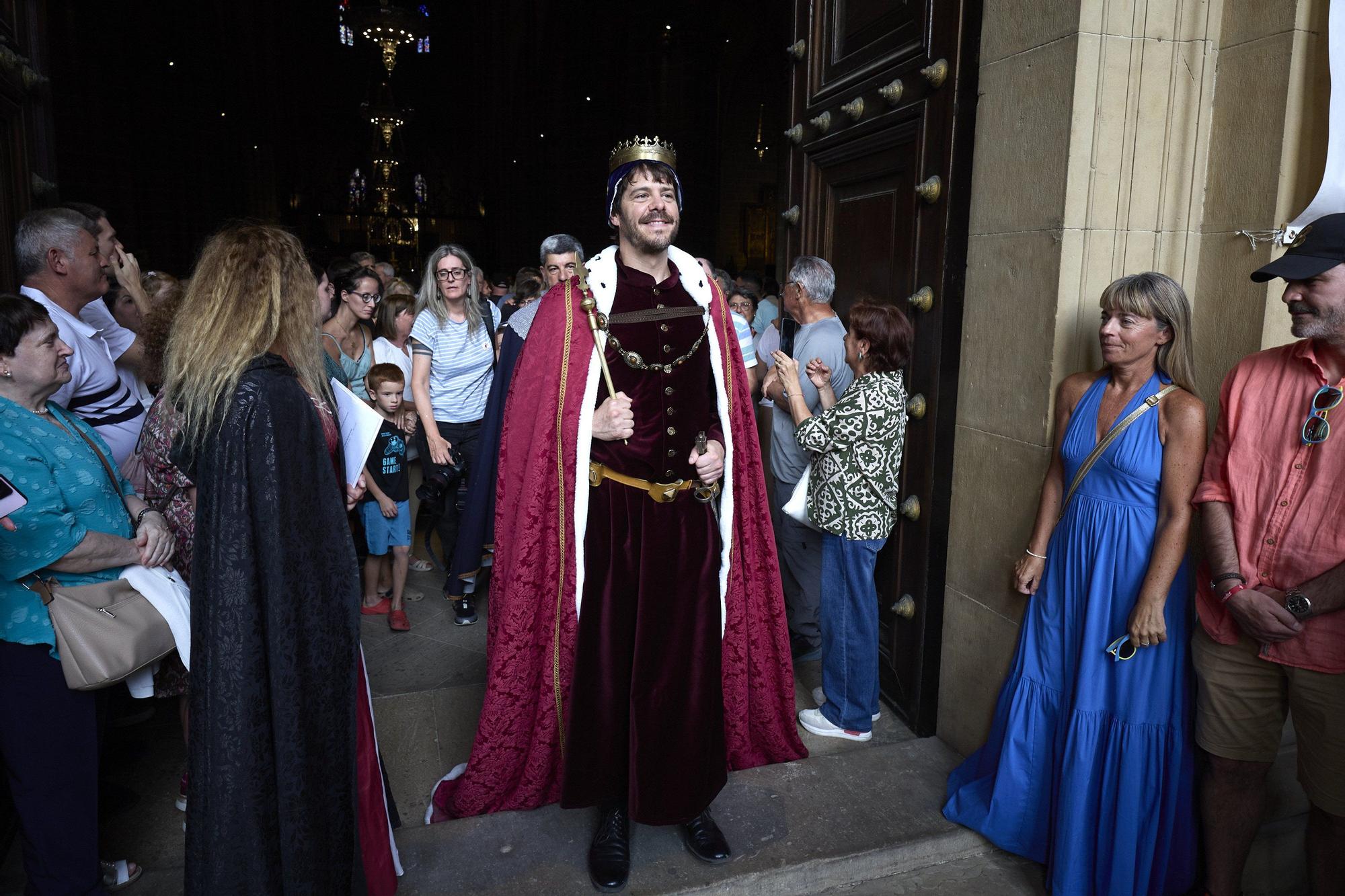 Fotos de la ceremonia de coronación de Carlos III, rey que unificó los tres burgos de Pamplona