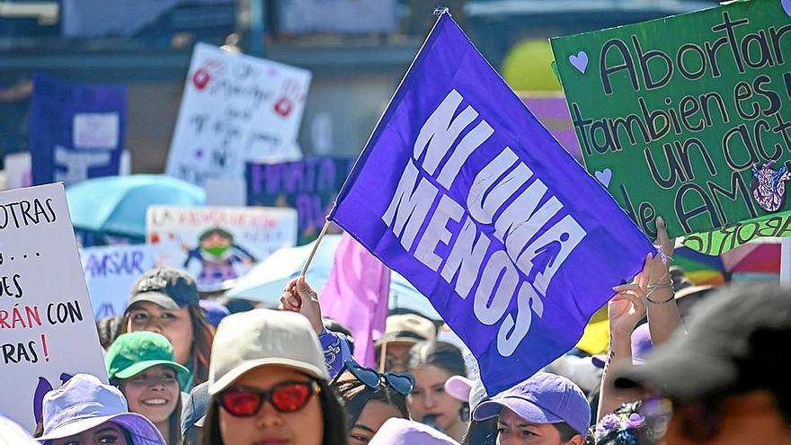 Genero indarkeriak munduko 840 milioi emakumeri eragiten die