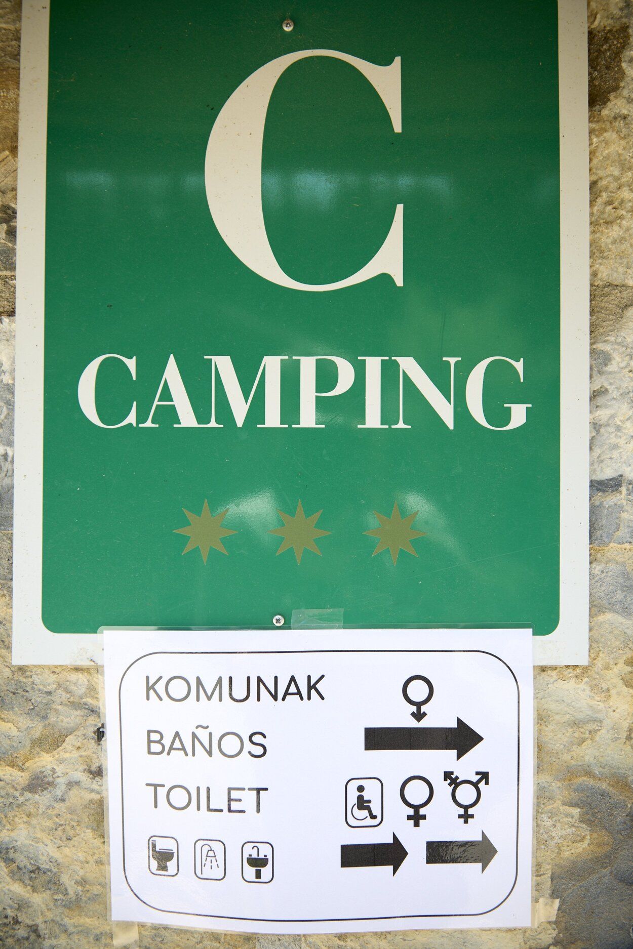 Fotos de turistas en el camping Murkuzuria en Esparza de Salazar