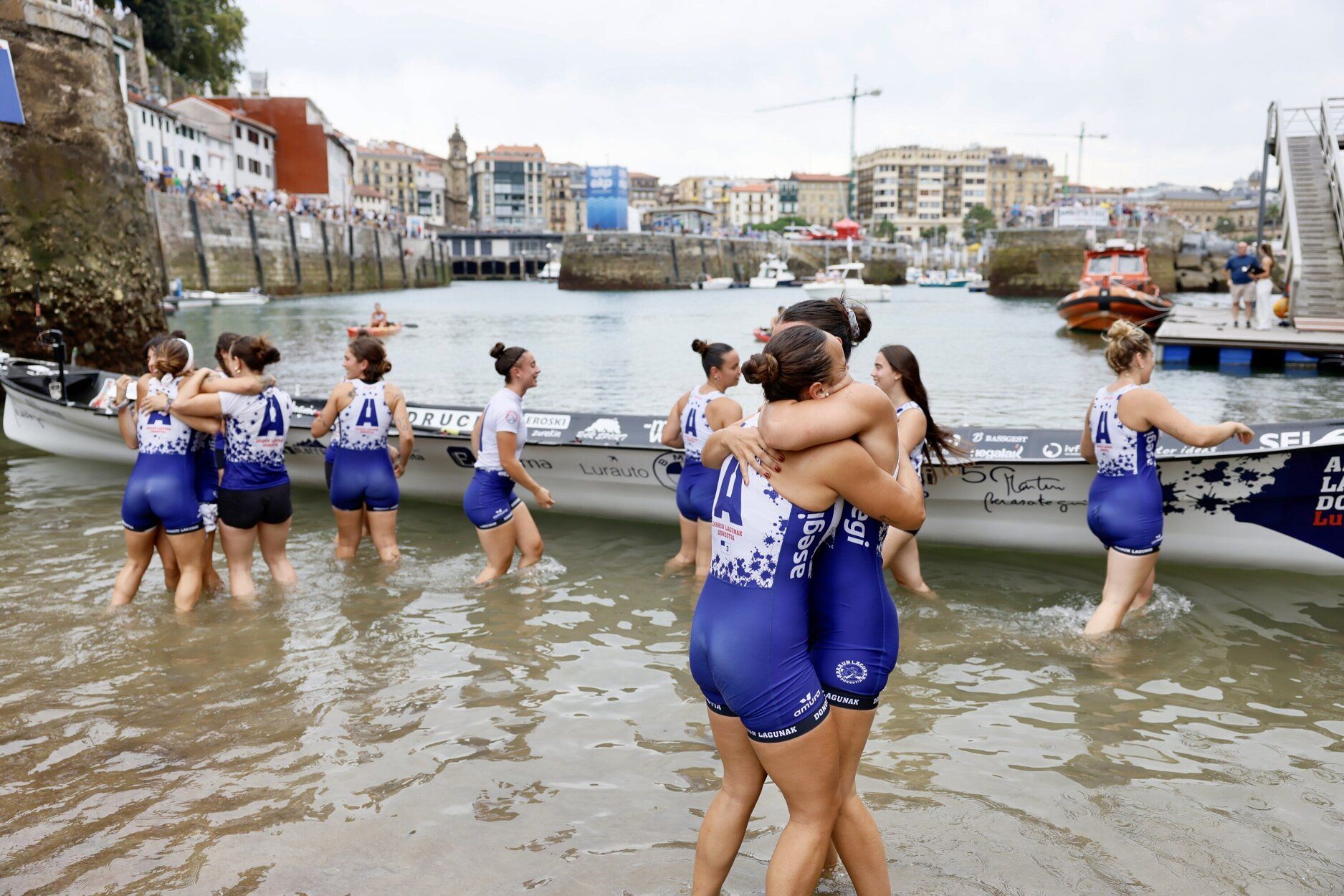 [Fotos] Donostia rema con pasión en la primera jornada de la Bandera de la Concha
