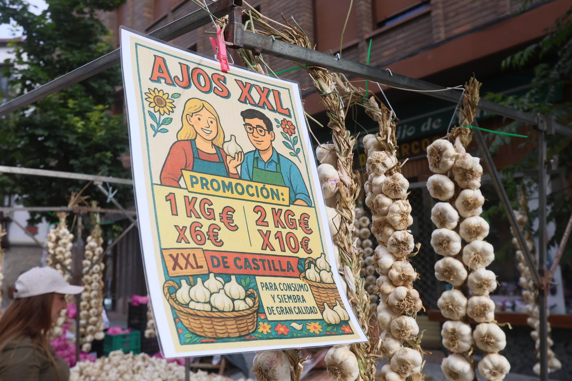 En imágenes: La feria de ajos atrae a los vitorianos un año más