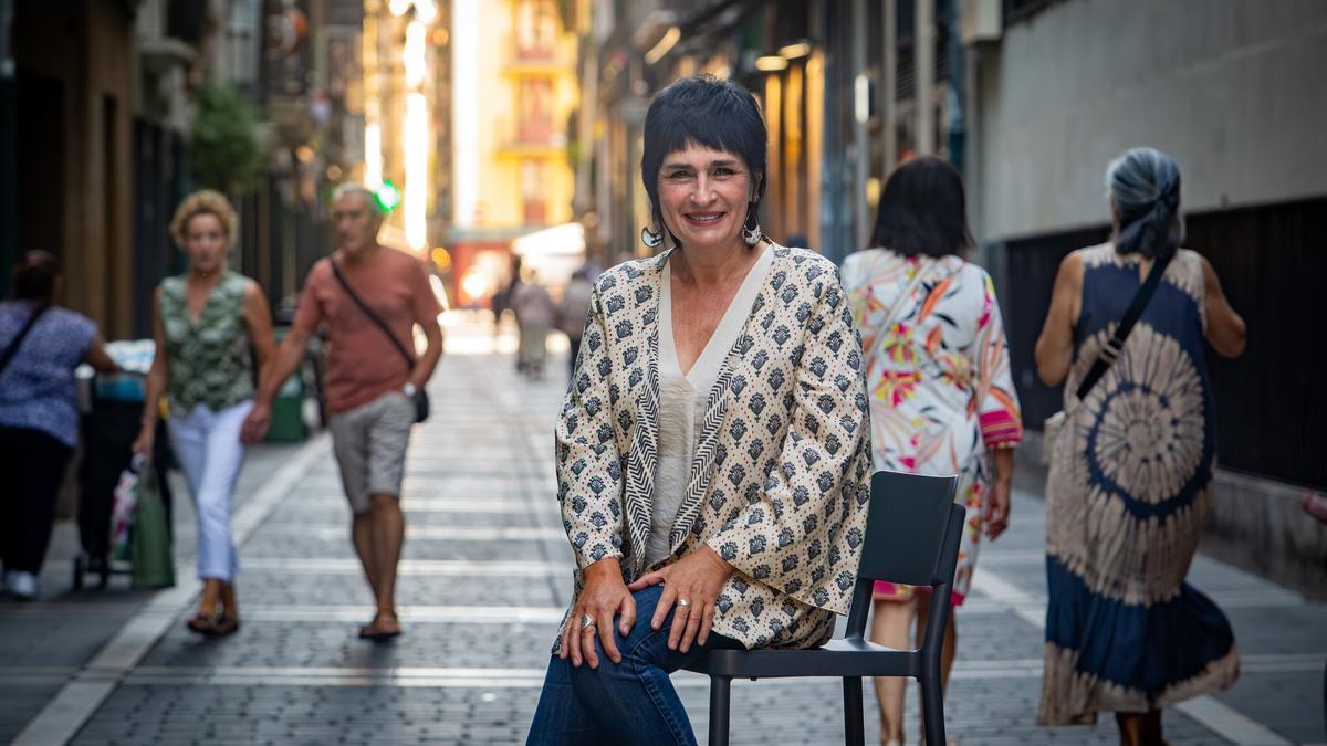 Laura Aznal, en la calle San Gregorio de Pamplona, en las inmediaciones del Parlamento.