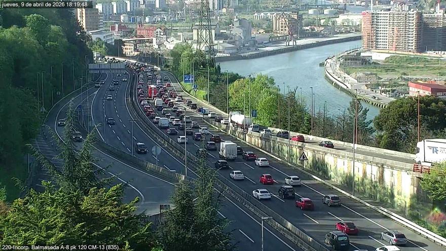 Solucionadas las retenciones en la A-8 dirección Muskiz a la altura de Bilbao