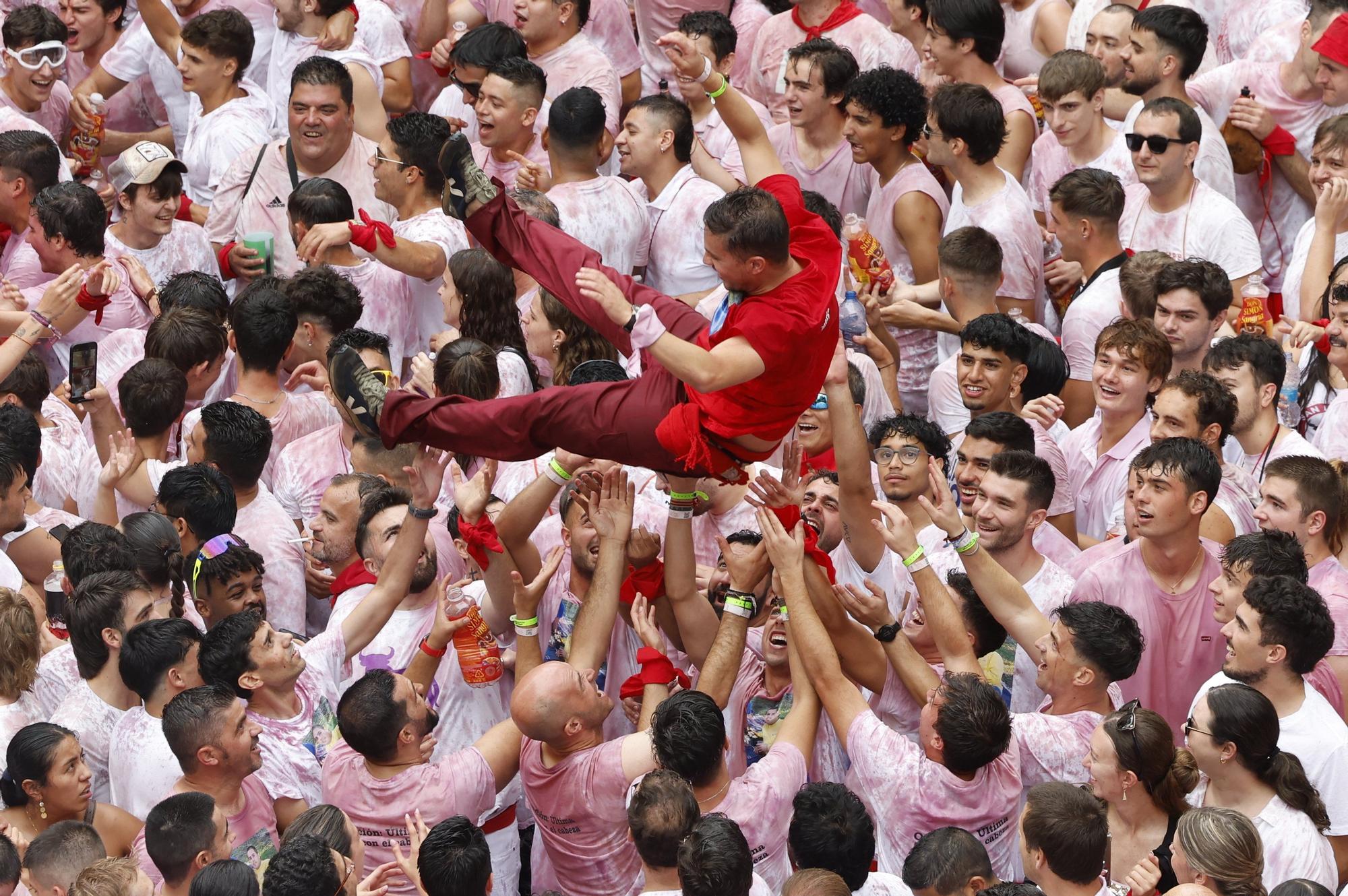Fotos del  Chupinazo de San Fermín 2025 en Pamplona: ¡La fiesta más internacional se enciende con un grito solidario por Palestina!