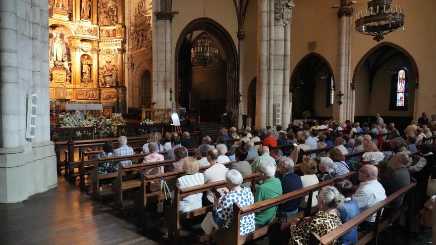 Vitoria-Gasteiz da su último adiós a Asun Gorospe