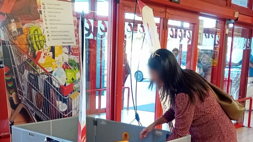 En imágenes: recogida de material escolar en Bizkaia