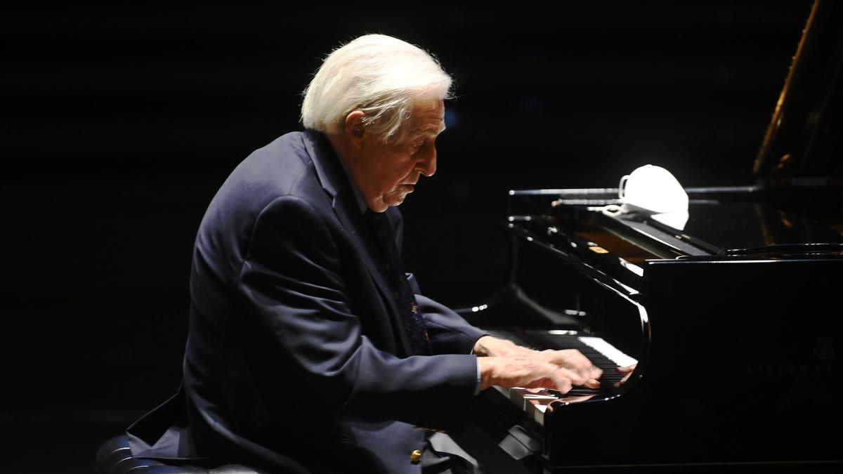 Joaquín Achúcarro en el conservatorio Juan Crisóstomo Arriaga.