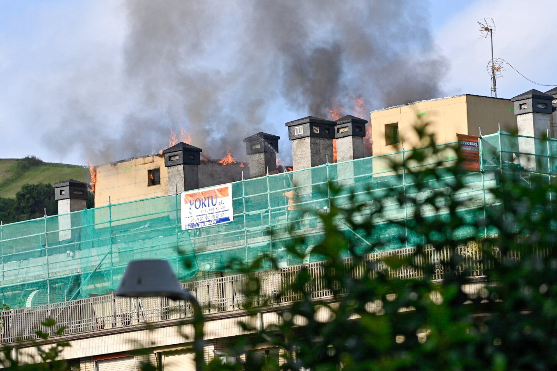 [Fotos] Se incendia un bloque de viviendas en Zumaia