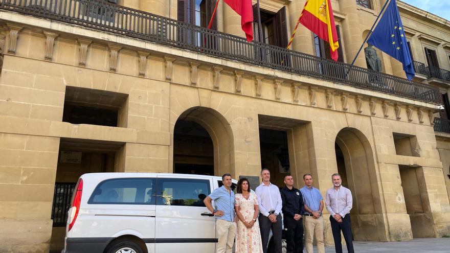 Interior cede un vehículo a la Policía Nacional de Ucrania para evacuar a familiares de los agentes