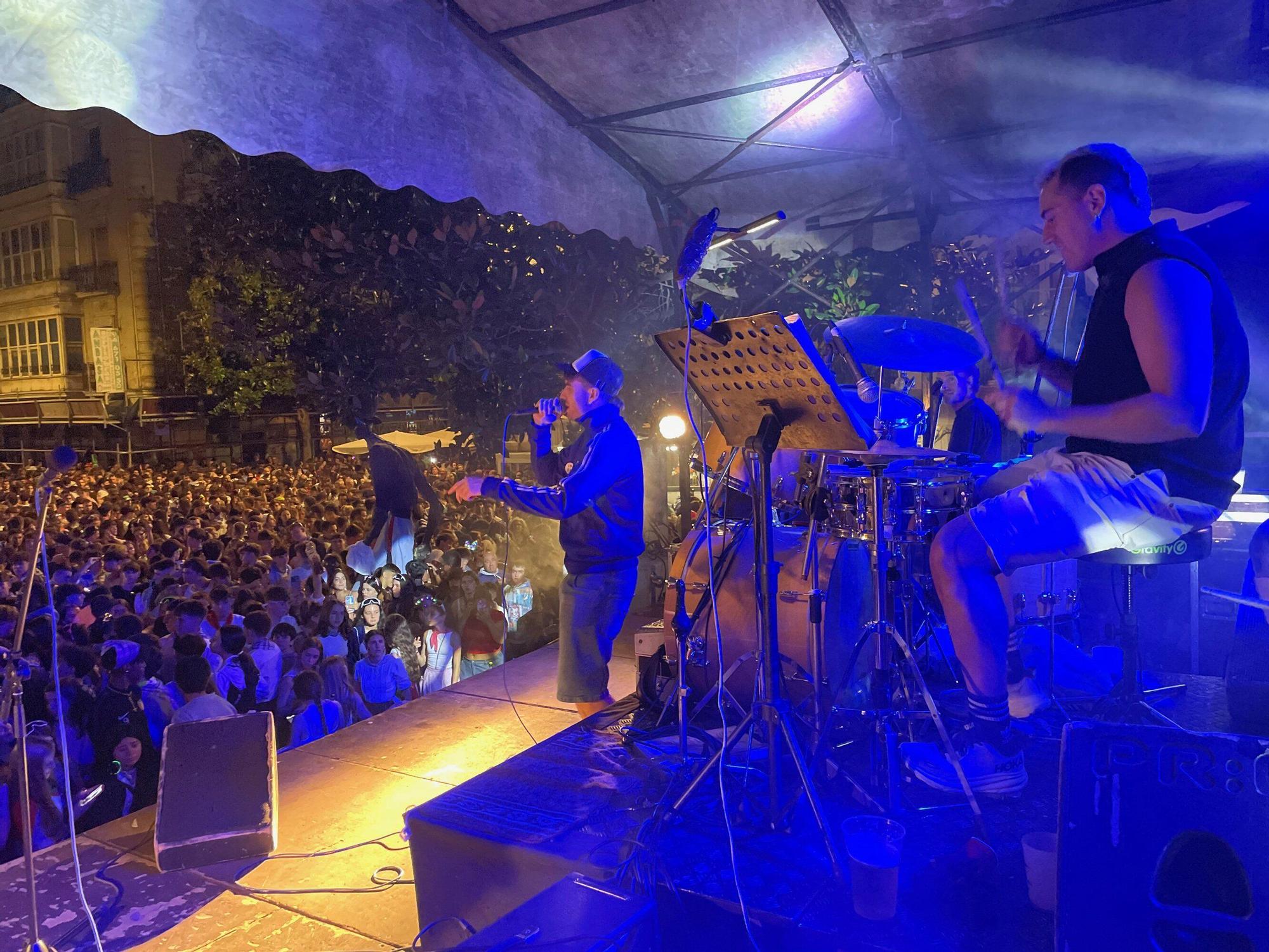 En imágenes: Joselu Anayak y Dupla unen fuerzas en la verbena de la plaza del Arca