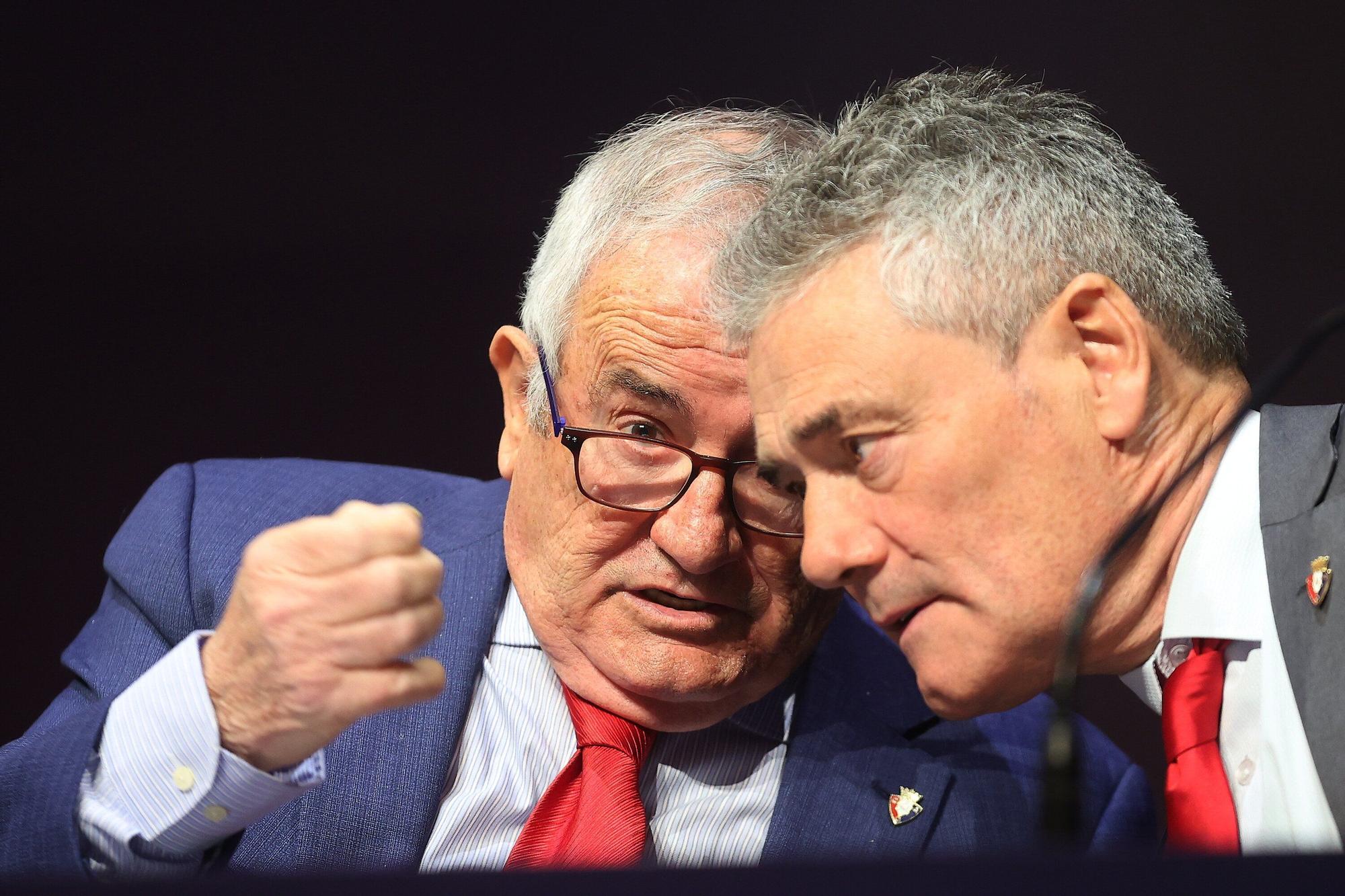 Fotos de la Asamblea de socios de Osasuna en Baluarte