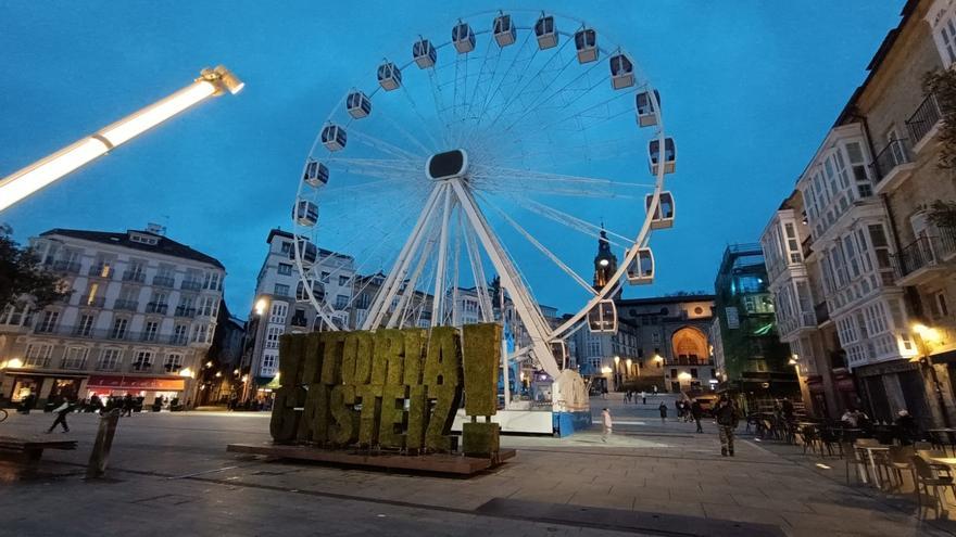 La noria gigante ya luce en la Virgen Blanca