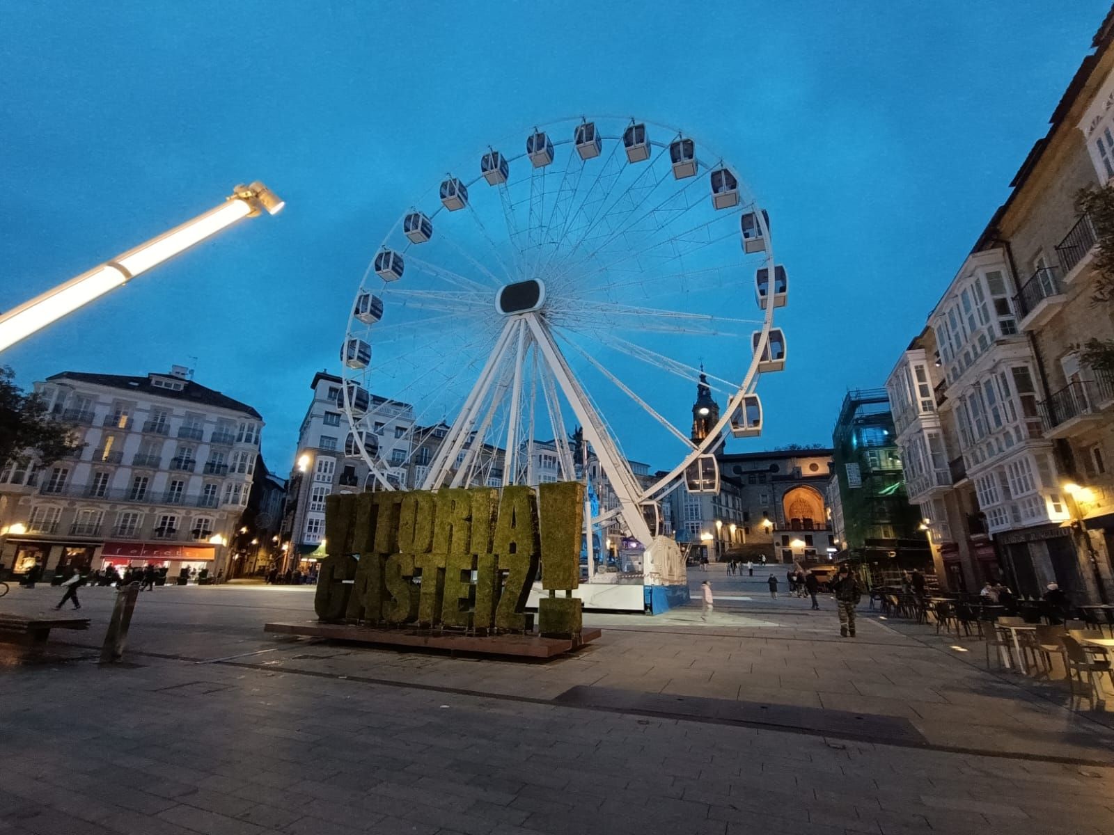 En imágenes: La noria ya está en Vitoria