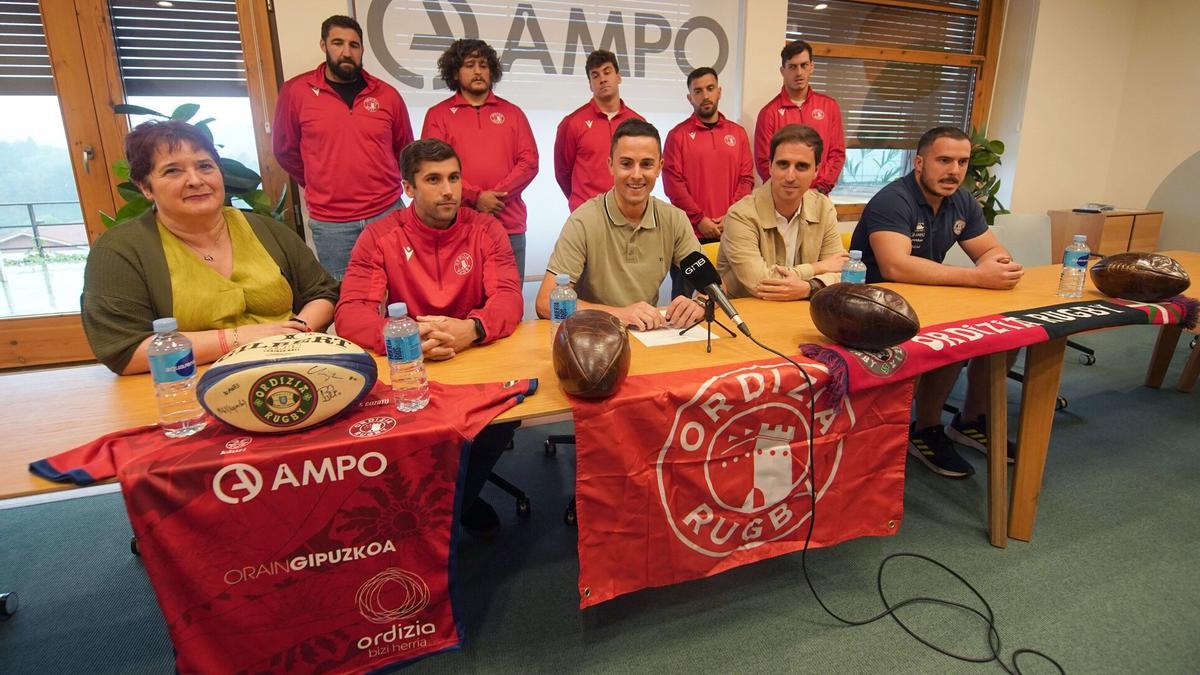 Koro Bosque, Suso Romero, Iban Ferreira, Roberto Ramajo y Oier Goia, en la presentación de la temporada del Ampo Ordizia
