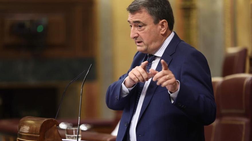 El PNV reclama a Sánchez más reformas en el CNI