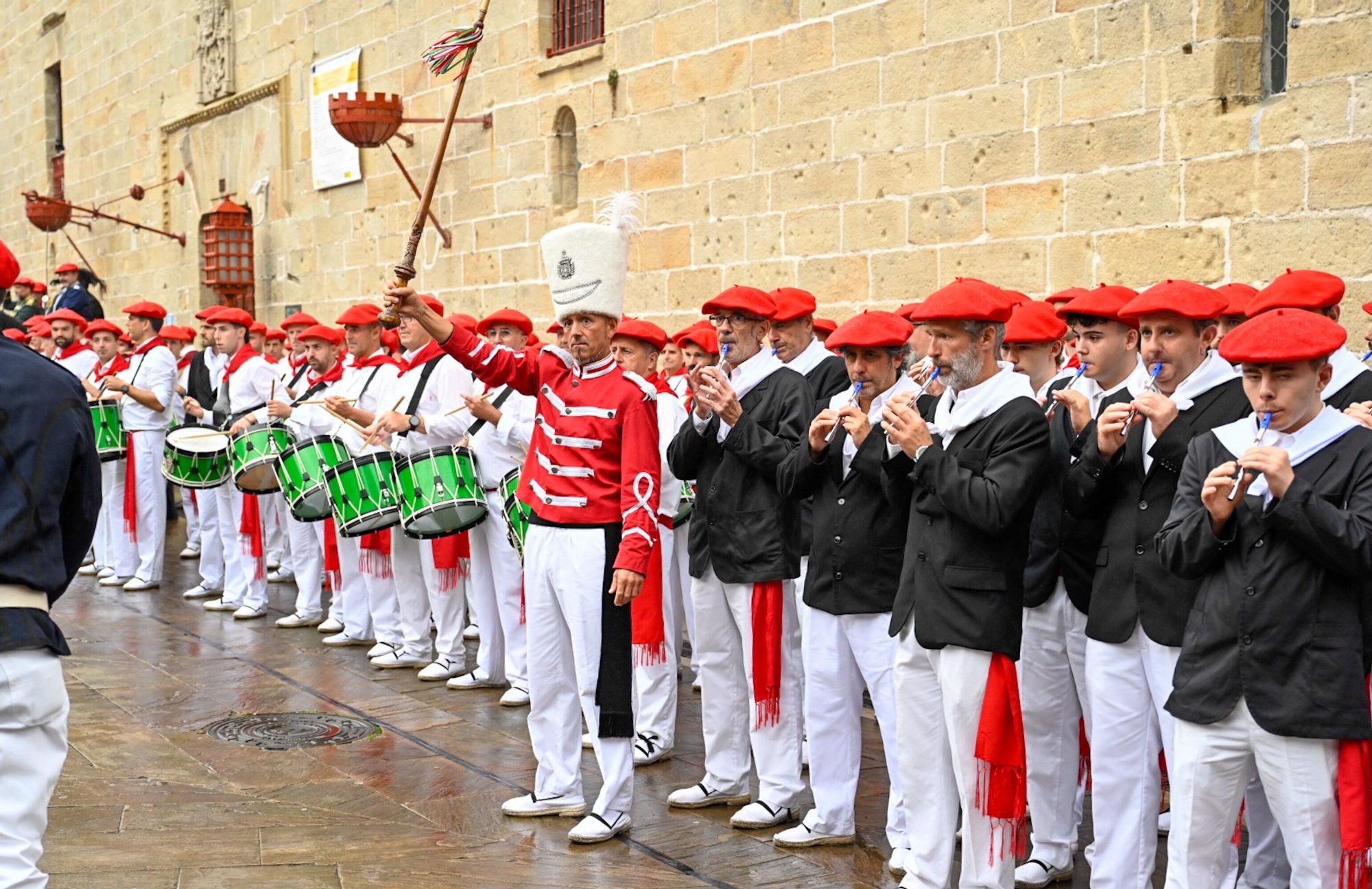Fotos del Alarde tradicional 2025 por las calles de Hondarribia