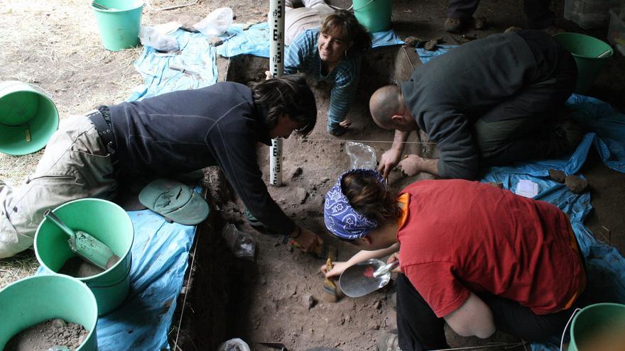 Descubierto el mortero más antiguo de Europa en el yacimiento prehistórico de Martinarri