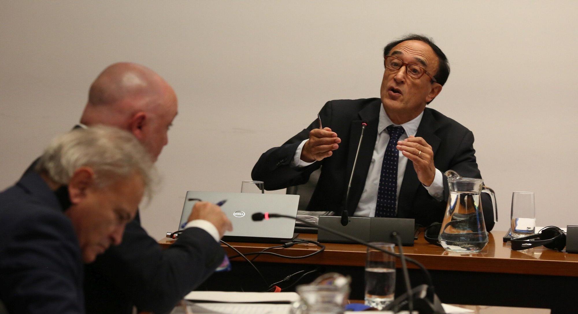 Fotos de la sesión de este martes de la comisión de investigación del Parlamento de Navarra