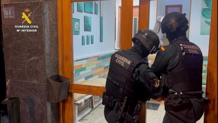 Cuatro personas ingresan en prisión tras ser detenidas por más de 120 delitos de &#039;sextorsión&#039;