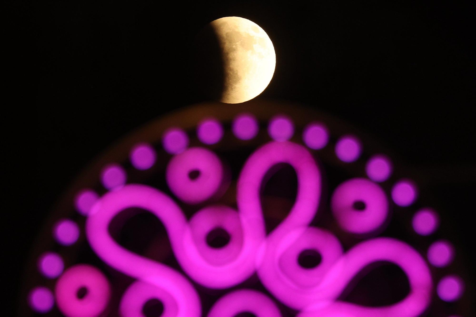 Eclipse lunar del 7 de septiembre: las mejores imágenes de la 'Luna de Sangre'