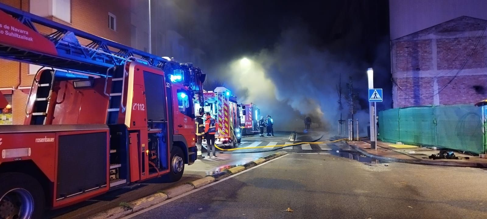 Fotos del incendio de un bazar en la Rochapea