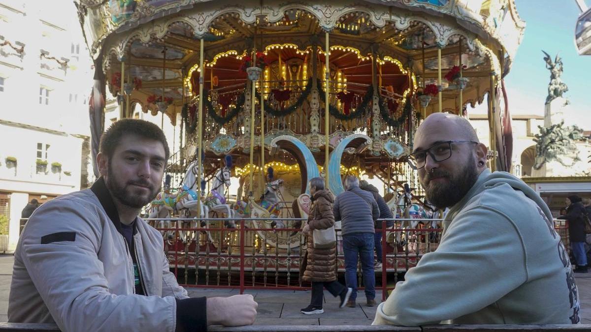 Tampoco Iván se enteró de nada porque estaba durmiendo. Ahora le da rabia. “Me habría gustado vivirlo, no enterarme por los wasaps”, comenta a Cristian que desde casa, lo primero que pensó fue en una explosión.