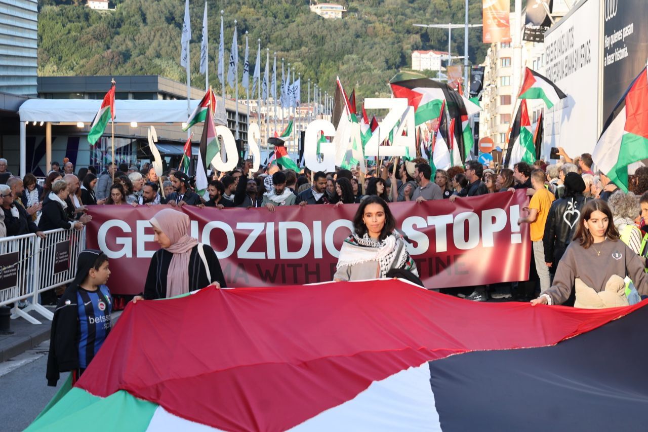 La solidaridad con Palestina llena las calles de Donostia