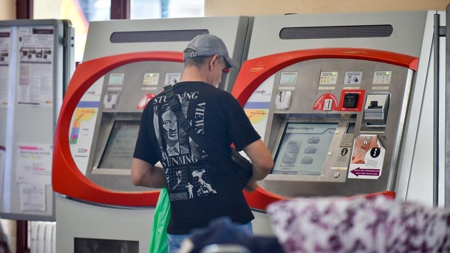 Los primeros abonos gratuitos de Renfe se reparten “sin problemas”