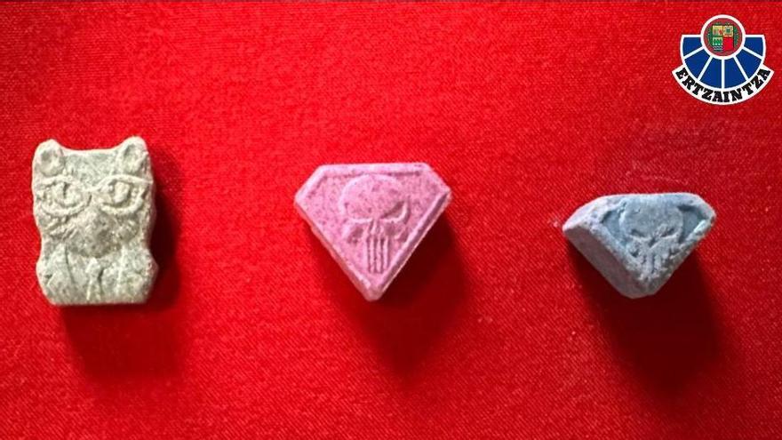 Parte de las drogas incautadas en una intervención de la Ertzaintza en una intervención en el ensanche de Vitoria-Gasteiz