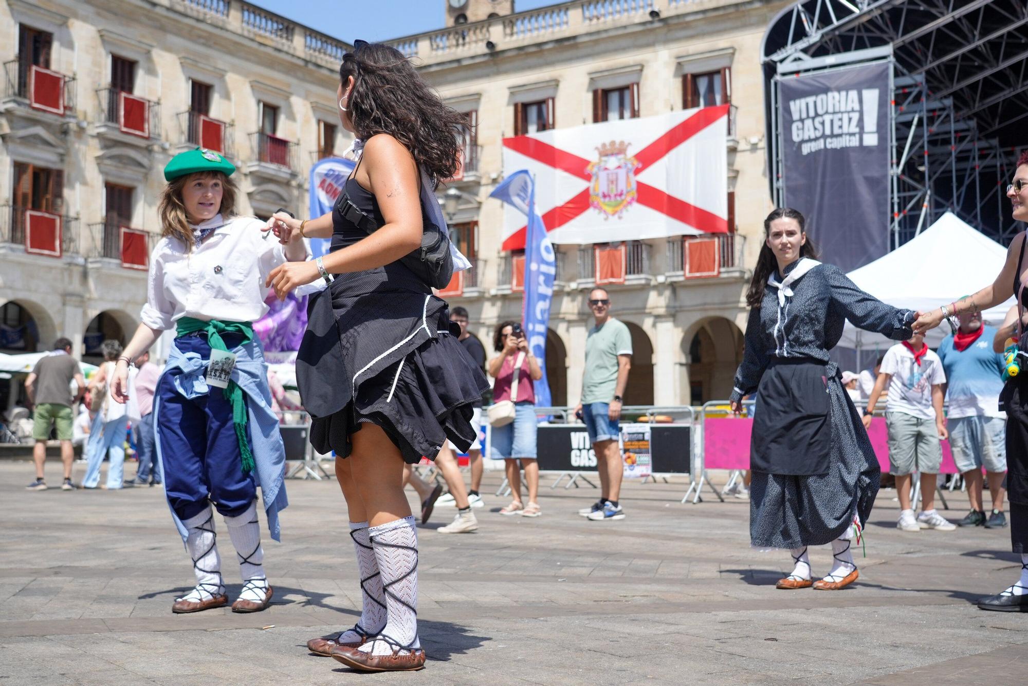 En imágenes: Otro día de fiesta en Vitoria-Gasteiz