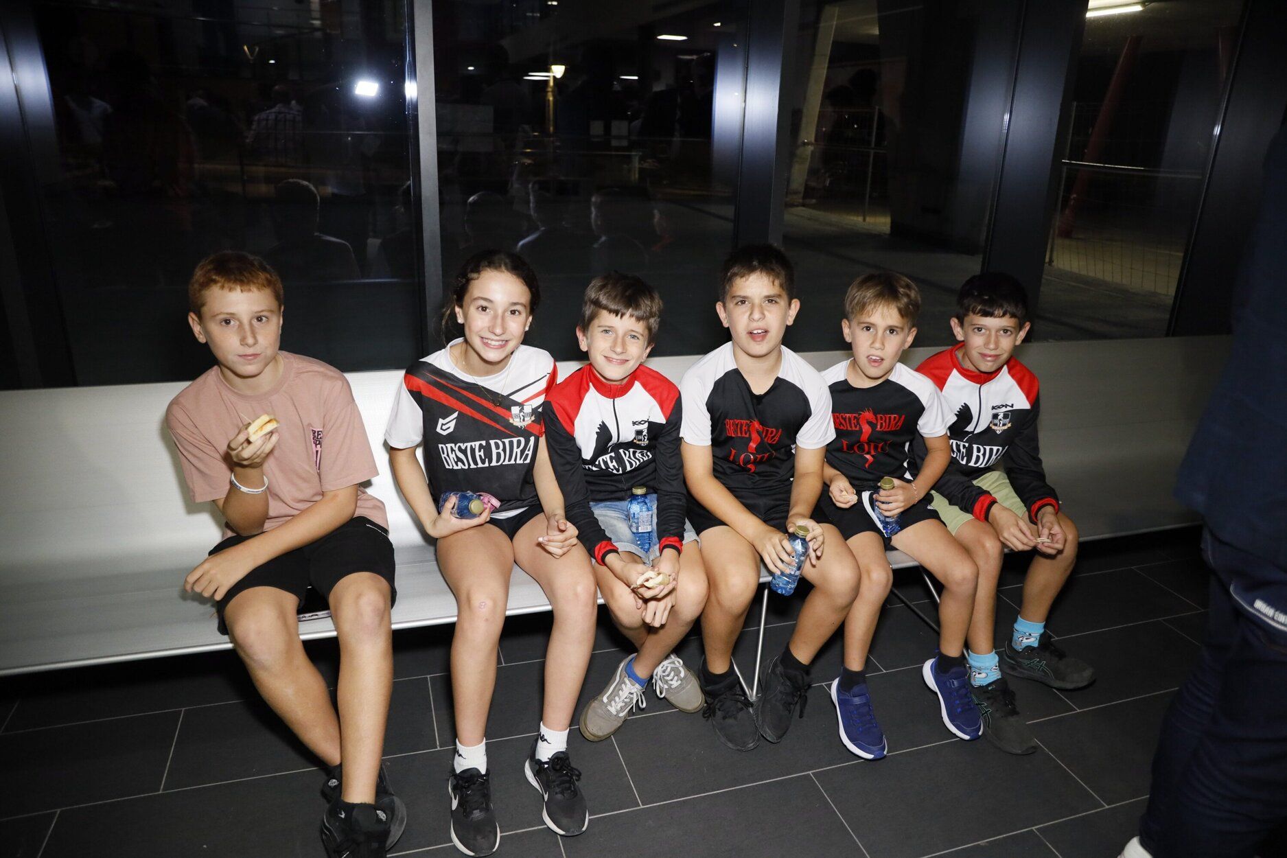 En imágenes: un canto a lo más cercano desde Derio en los DEIA Laboral Kutxa Hemendik Sariak