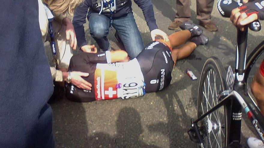 Cancellara, con cuádruple fractura de clavícula, podría reaparecer en mayo