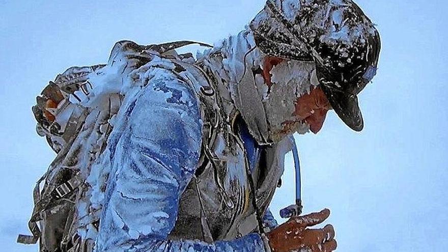 Carlos Soria regresa al campo base por las avalanchas