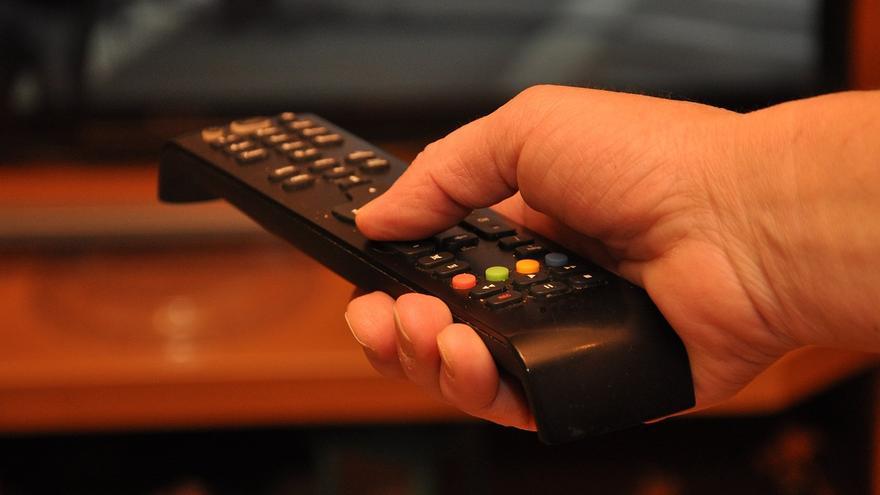 El producto con el que nunca debes limpiar la televisión