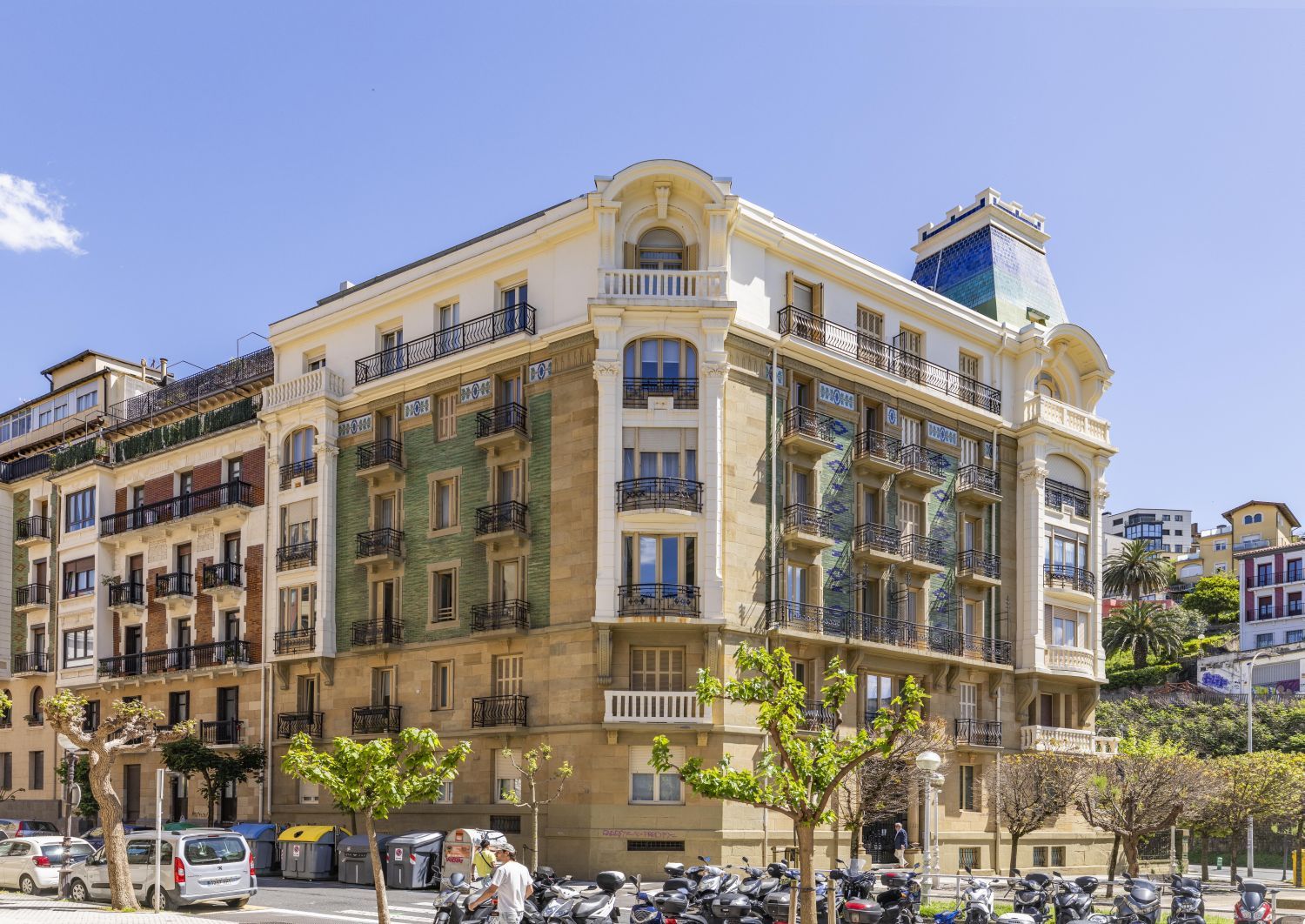 Magnífica propiedad en venta ubicada en un edificio señorial, situada en una de las zonas más elegantes del céntrico barrio de Gros