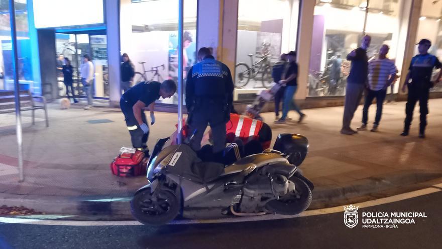Grave un motorista en un accidente con un turismo en la calle Ansoáin