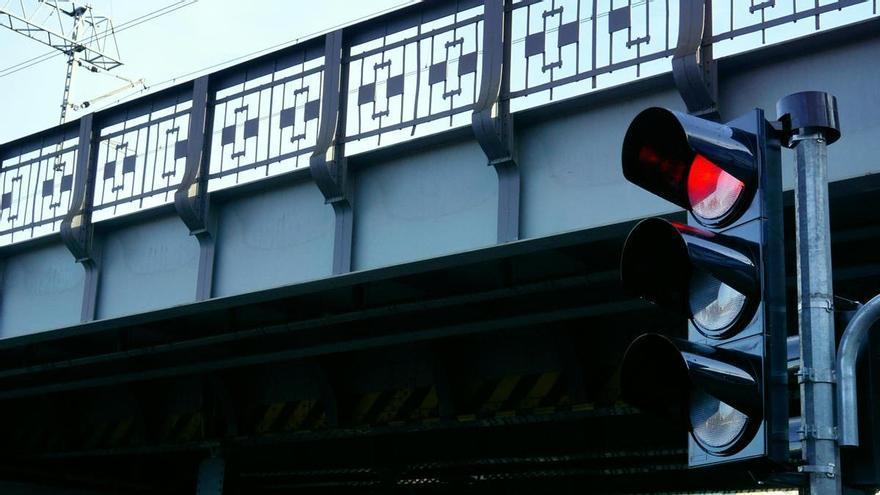 Una influencer muestra el peculiar &quot;semáforo de la vergüenza&quot; que impide cruzar en rojo en China