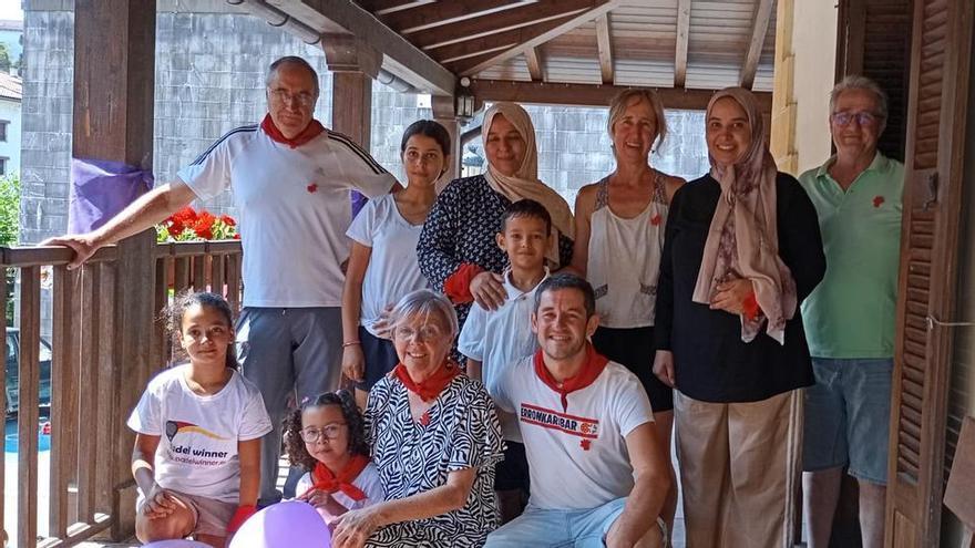 Roncal inicia sus fiestas con un emotivo recuerdo a Fátima y sus dos hijos, fallecidos en la presa